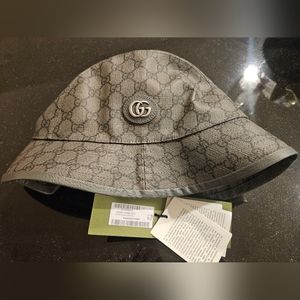 COPY - Gucci GG Supreme canvas bucket hat